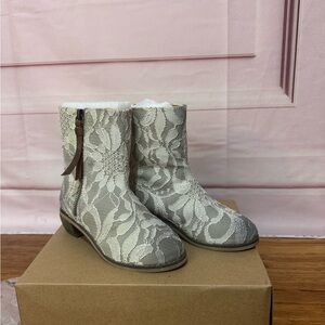 Joyfolie Small Kids Girls Boots Size 11 T Wren In Vintage Lace New!